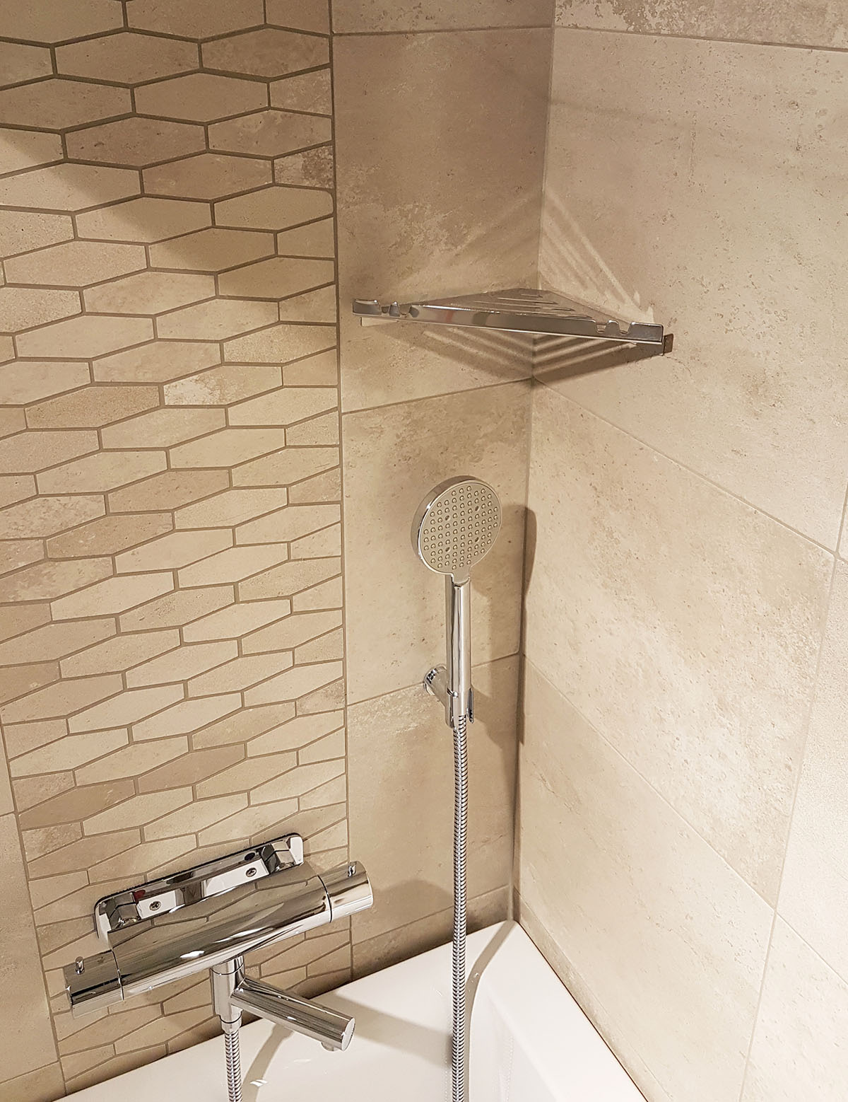 Hörnhylla för limmontage – design4bath